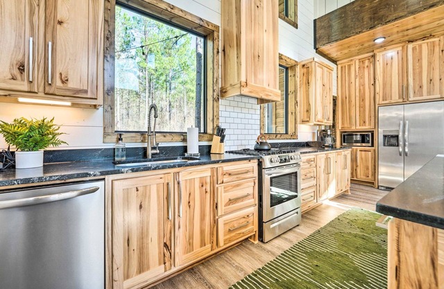 Corey Kent s Cabin Country Charm Family Fun Hot Tub Oasis