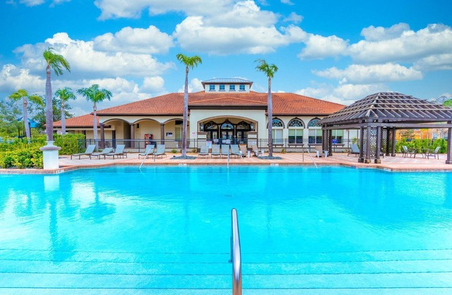 Pet Friendly w/ Large Private Pool | Corner Unit | Sleeps 9