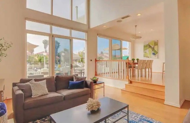 CORONADO CAYS SPACIOUS HOUSE W/PRIVATE DOCK