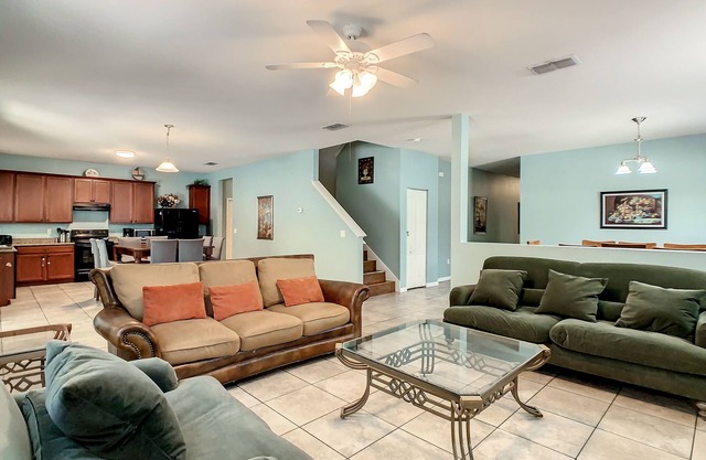 ¡¡¡Económico!!! 8BR / 5BA pool home, Near Disney, SeaWorld, Convention Center