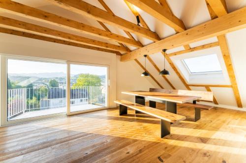 Cosy 1-Bedroom Rooftop Apartment
