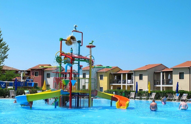 Acogedor apartamento para 6 personas con A/C, WIFI, piscina, TV, terraza y aparcamiento