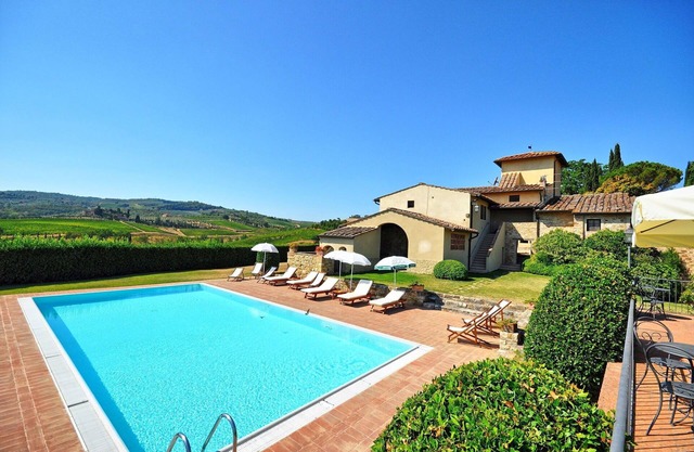 Apartamento con WIFI, piscina, A/C, TV, mascotas permitida, aparcamiento, cerca de Greve In Chianti