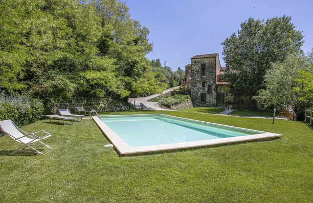 Bonito apartamento en villa para 3 personas con piscina, WIFI, TV, patio y mascotas permitida