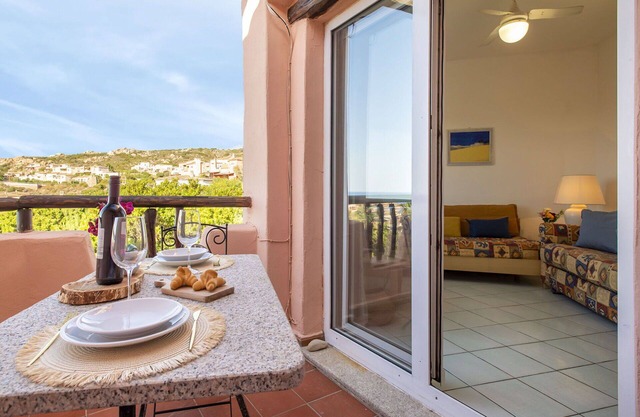 Precioso apartamento con piscina, A/C, WIFI, TV, terraza, mascotas permitida y aparcamiento