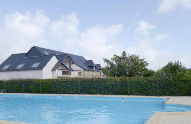 Hermoso apartamento para 4 personas con piscina, WIFI, TV, balcón y aparcamiento