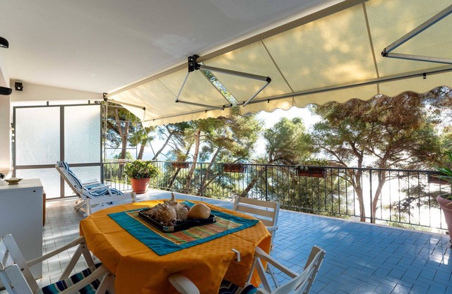 Acogedor apartamento para 4 personas con WIFI, balcón, vista panorámica y aparcamiento