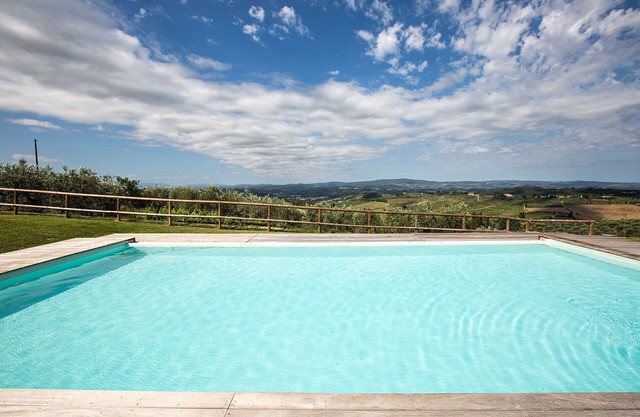 Hermoso apartamento con piscina, A/C, WIFI, vista panorámica y aparcamiento, cerca de San Gimignano