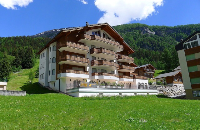 Hermoso apartamento para 8 personas con WIFI, jacuzzi, TV, balcón y aparcamiento