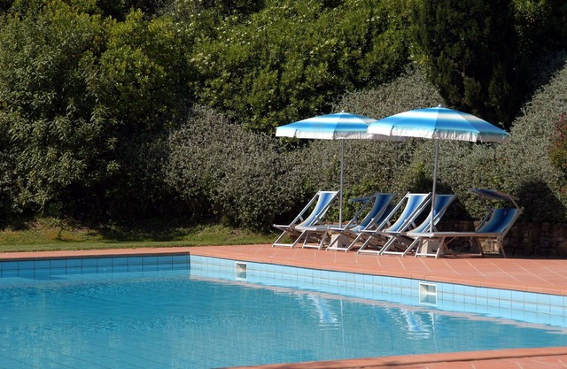 Apartamento con A/C, WIFI, piscina, TV, mascotas permitida, aparcamiento, cerca de San Gimignano