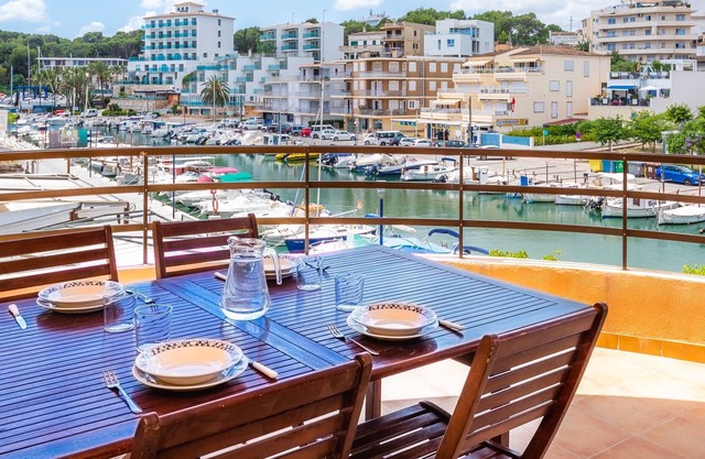 Acogedor apartamento en Porto Cristo con vistas al puerto y WLAN