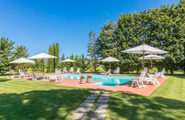 Bonito apartamento en villa para 4 personas con WIFI, A/C, piscina, terraza y aparcamiento