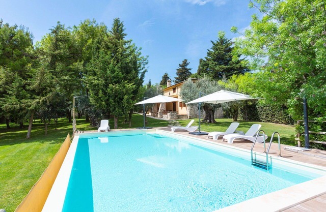 Bonito apartamento en villa para 6 personas con piscina, WIFI, TV, terraza y aparcamiento
