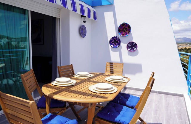 Cosy Apprtment with view on swimming pool and mountains