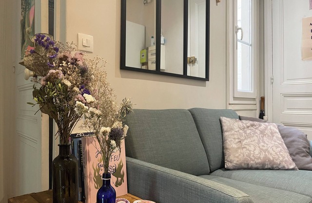 Cosy, bright, typical Parisian apartment. Just 10 minutes from the center of Paris!