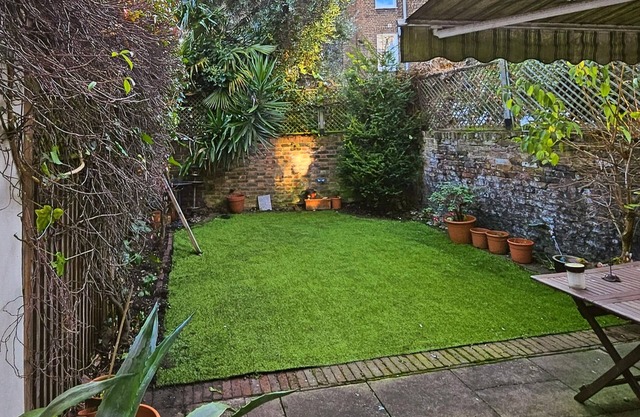 Cosy Camden - 3 Bed Garden Flat for Families and Pets