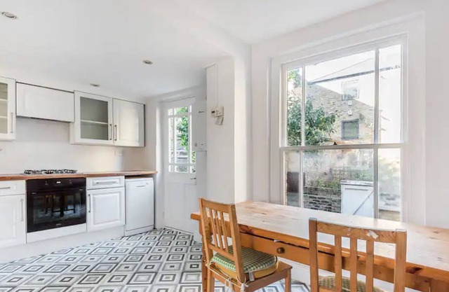 Cosy & Central 3BD Apartment - Kennington