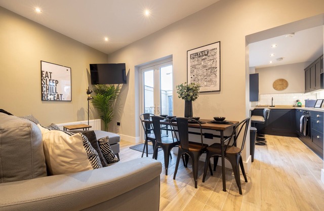 Cosy Central Victorian Home! - Fresh, modern and quiet.