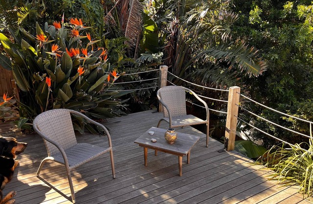 Cosy, comfortable 1-bedroom house in Glencairn with sea and mountain views.