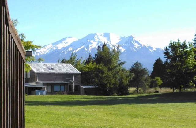Cosy Couple Getaway with Mountain View