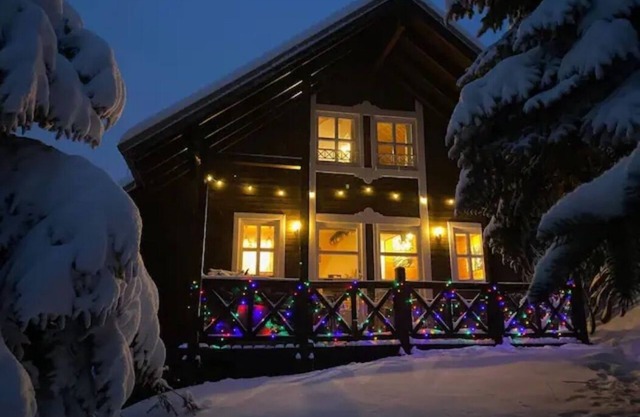 Encantador chalet alpino individual para 6 personas con chimenea