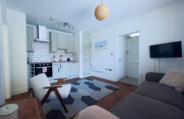 Cosy Flat in Stepney Green I PTK