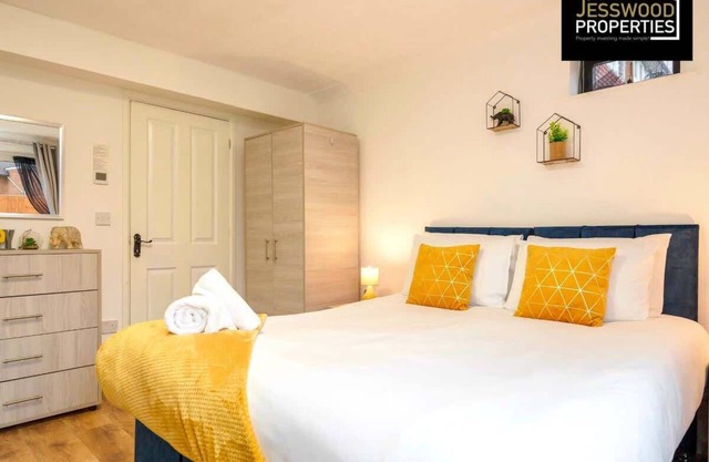 Chertsey Studio Cosy Studio Apartment with Garden
