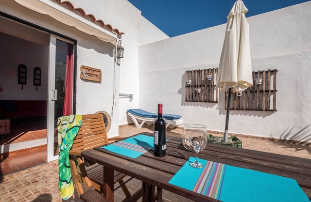 Acogedora casa de vacaciones "Casa Sabina" en Alcalá con terraza, acceso al mar y jardín