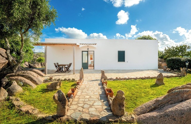 Acogedora casa en Cannigione con terraza y vistas a la montaña