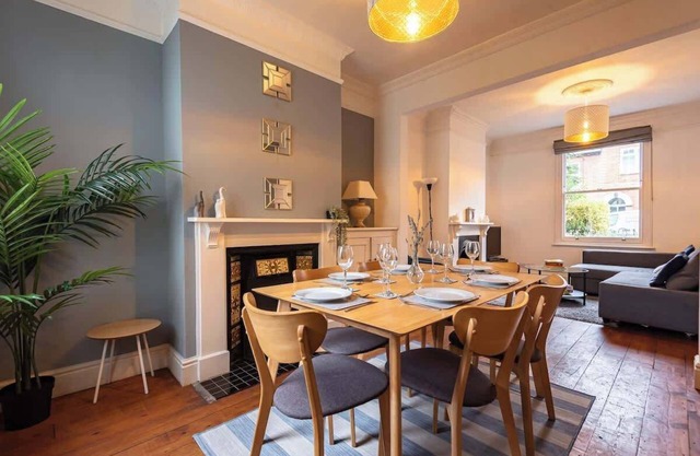 Cosy Reading Home - Superfast WiFi, Private Garden