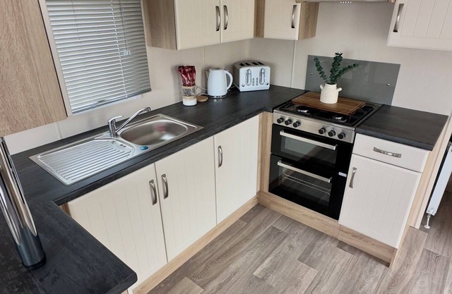 Cosy seaside stay with the family. Pet friendly!