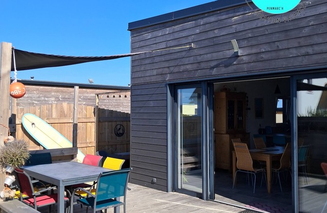 1.8 km from the beaches of La Torche and Pors Carn, seaside escape