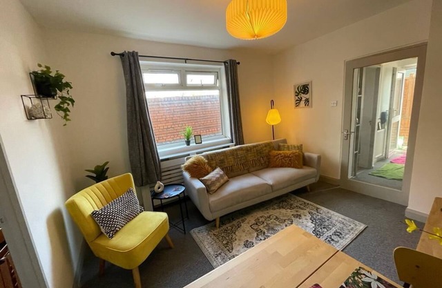 Cosy stylish 2-bedroom apartment easy access to Cardiff