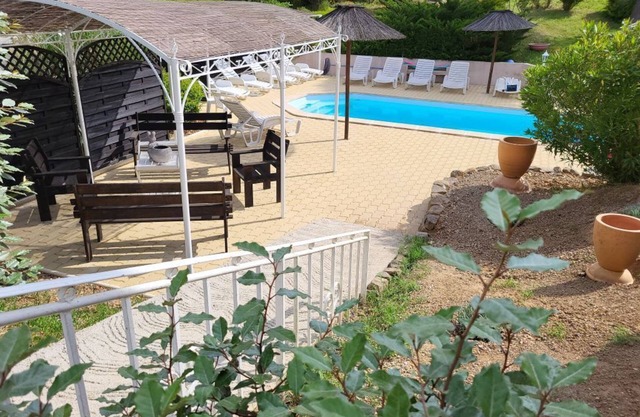 16 km de Grasse Gîte les MIMOSAS 2-4 pers piscina lago St Cassien wifi