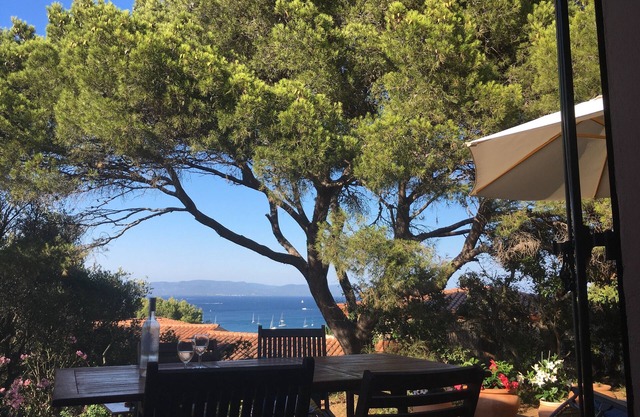 Villa en la Costa Azul con fantásticas vistas al mar en alquiler en la península de Giens