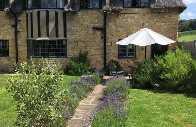 Cabaña cubierta con paja, los Cotswolds