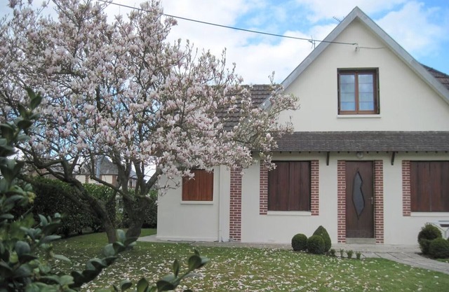 Casita de campo 'Le Clos D'aval Le Paulownia' con terraza privada, jardín privado y Wi-Fi