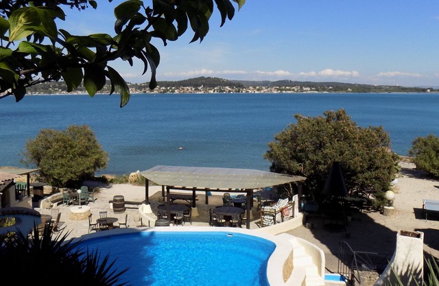 Cottage for 4 p. The heart of Provence. 3 km from Istres Waterfront location !