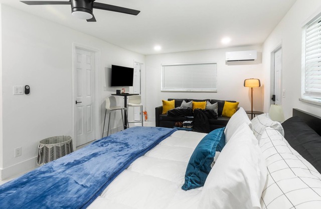 Cottage Minutes from Downtown and Wilton Manors