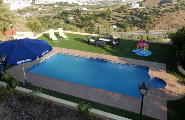 Casa Rural con piscina privada a solo 2 km de la playa y el pueblo.