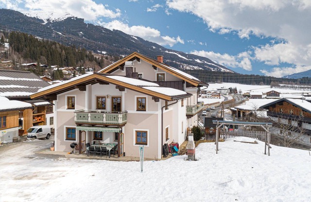 Country house with garden near the ski lift