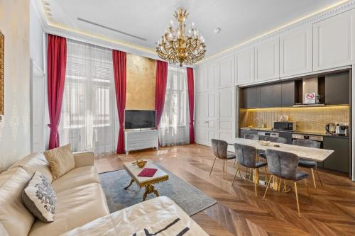 Count Zrinyi Basilica Luxurious Residence