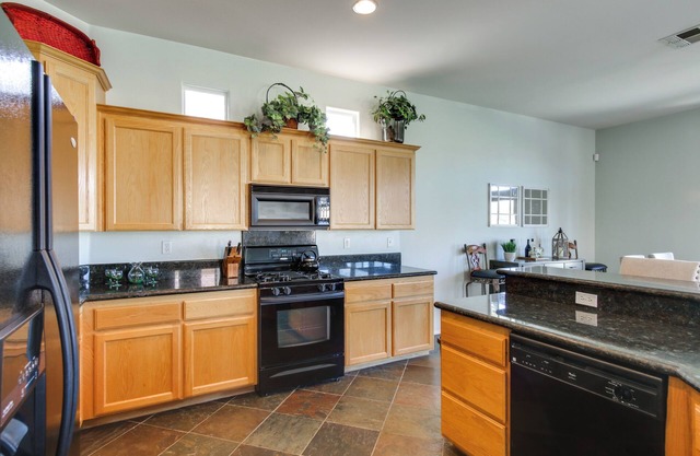 Country Club Home w/ Pool & Spa, 2 Mi to Coachella