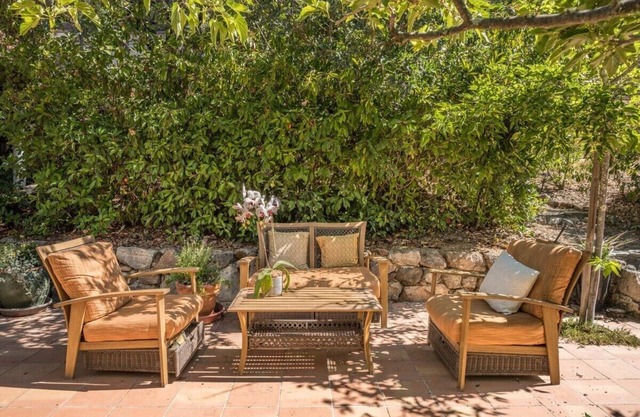 Country house and guest house among vineyards near wineries and downtown Sonoma