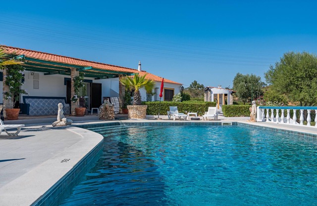 Casa de campo 'Horta Da Ti'mariana' con vistas a la montaña, piscina compartida y Wi-Fi