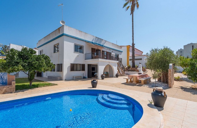 Casa de campo 'Ivone' con vistas al mar, piscina privada y Wi-Fi