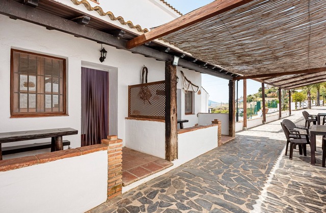 Casa rural 'La Cuadra' con vistas al lago, piscina compartida y terraza privada