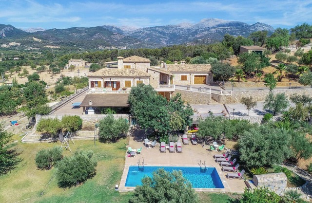 Casa rural 'Maribel' con vistas a la montaña, piscina privada y Wi-Fi