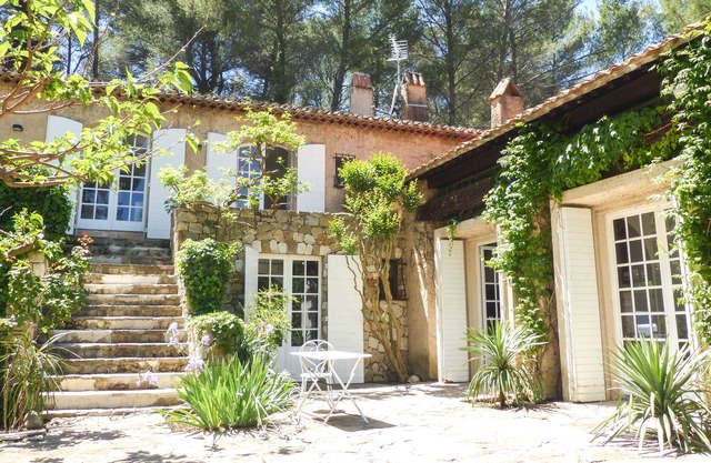 Country house of 250 m2 on 8,000 m2 of land