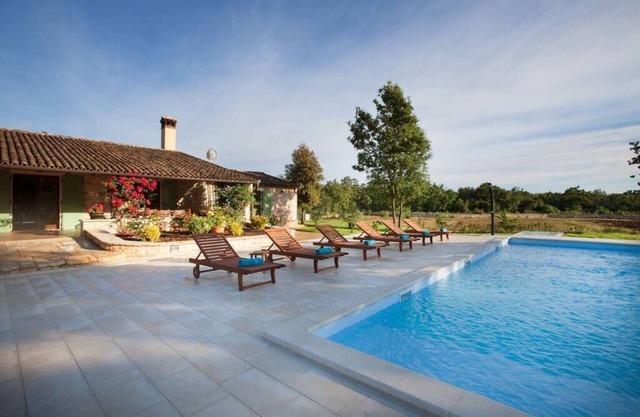 Country house in fantastic location with pool and 3 bedrooms